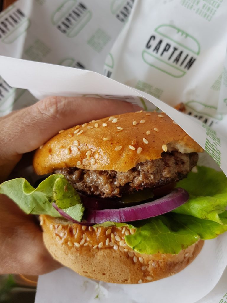 המבורגר ללא גלוטן קפטן בירושלים. צילום: דביר בר