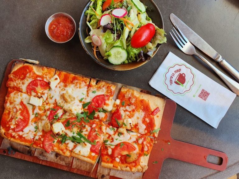 פיצה ללא גלוטן. מסעדת קפה גן סיפור בחולון. צילום: דביר בר
