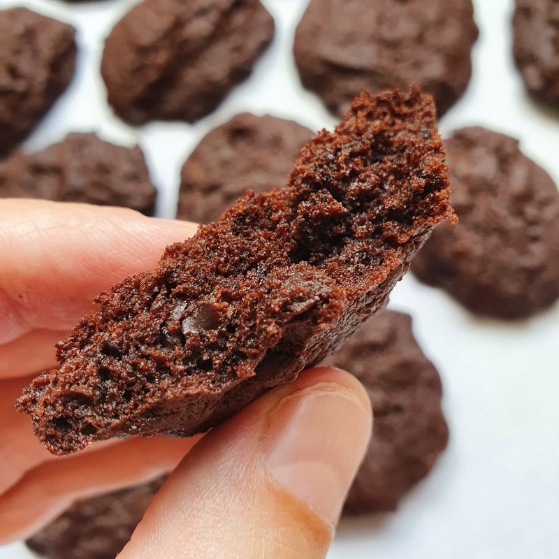 עוגיות שוקולד פאדג׳ ללא גלוטן. צילום: דביר בר