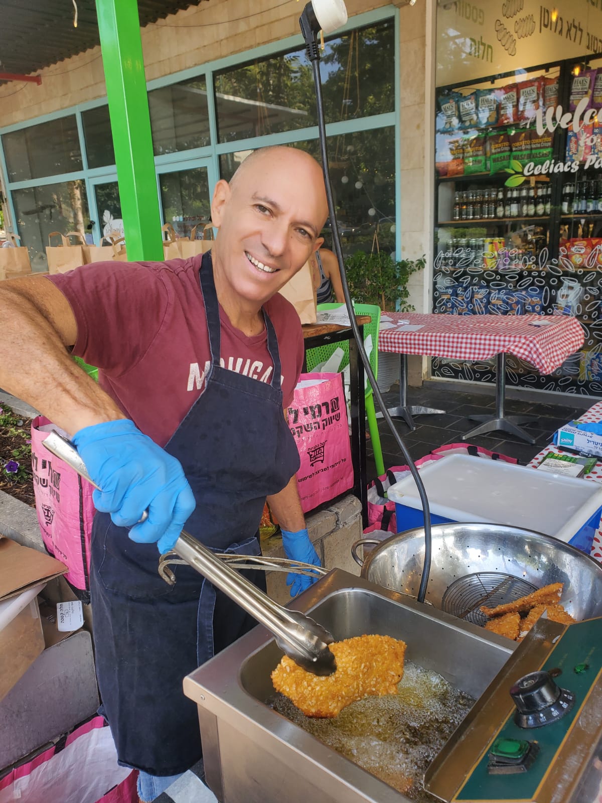 הדוכן של אילן בנס ציונה. צילום: פינוקיצ׳ן