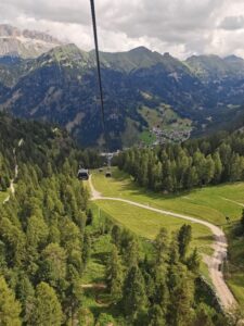 רכבל בדרכו לפסגה. צילום: דביר בר